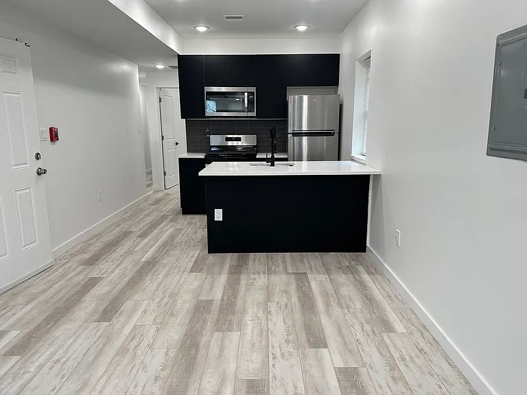 129 S 51st St #2F — Photo 2