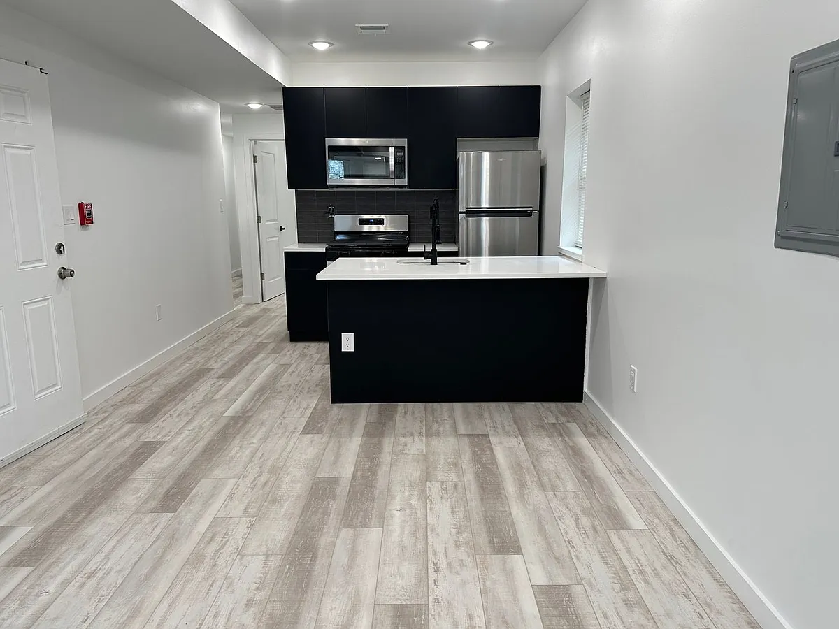 Building Photo - 129 S 51st St #2F