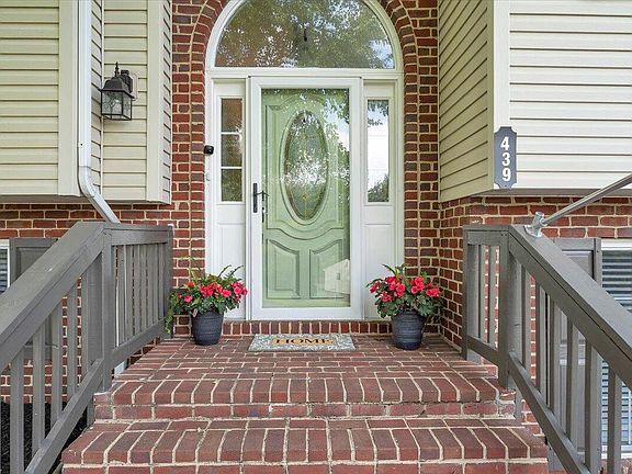 3rd image of 439 Howard Dr