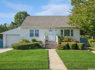 816 E Meadow Ave, East Meadow, NY 11554