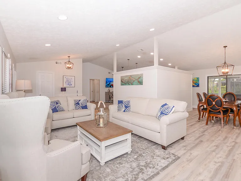 2411 NE Pinecrest Lakes Blvd — Photo 7