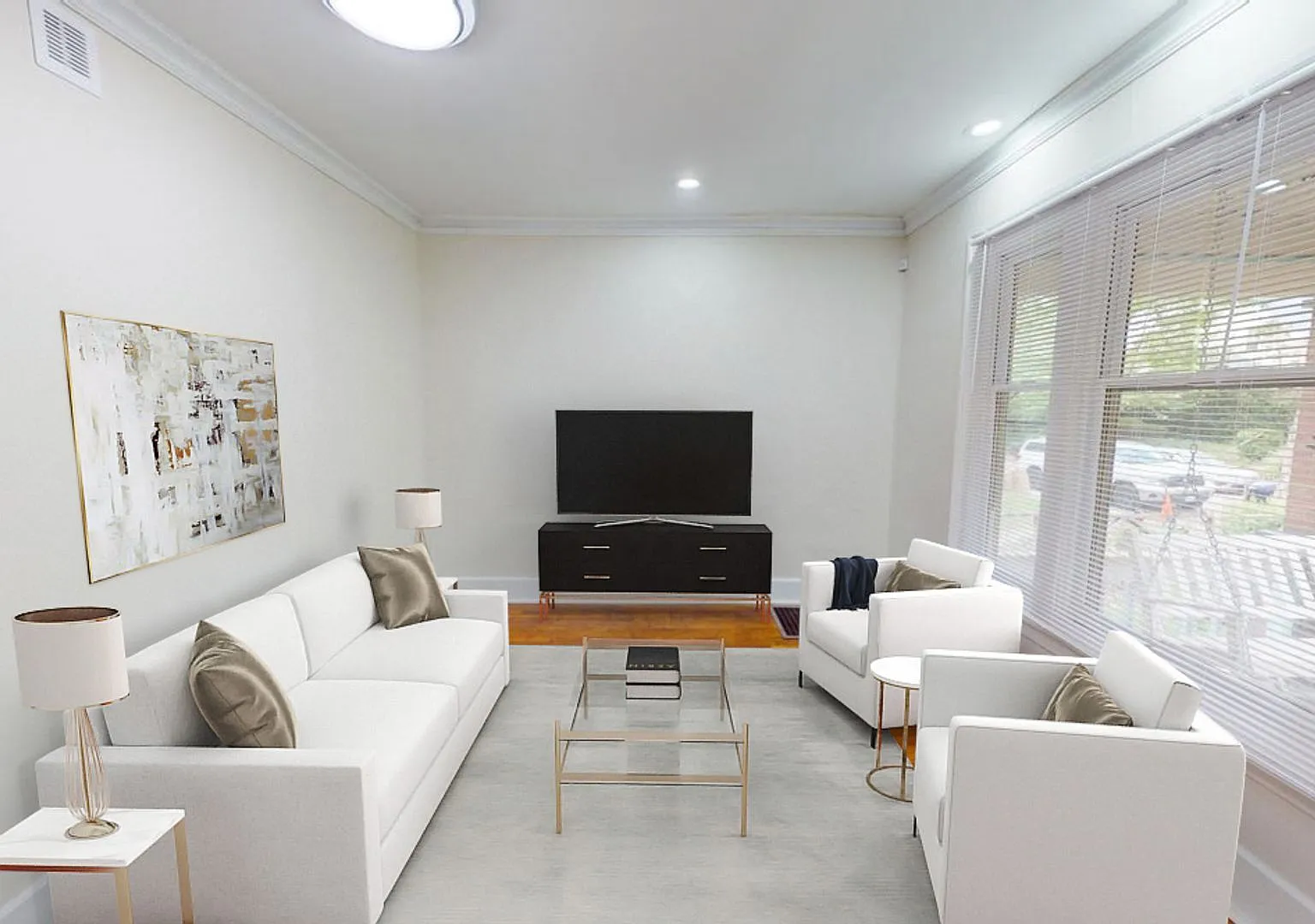 6 Bedrooms + 3.5 Full Bathrooms Single Family House — Photo 3