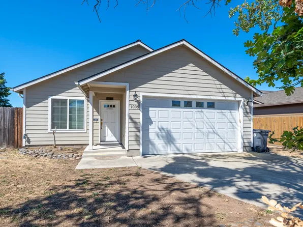 1005 N 10th St, Central Point, OR 97502