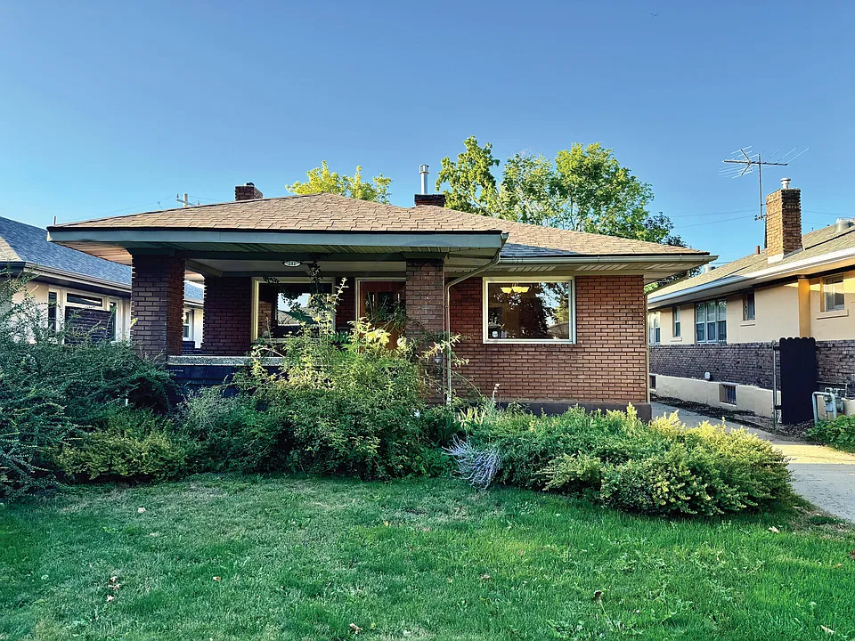 251 E Hubbard Ave