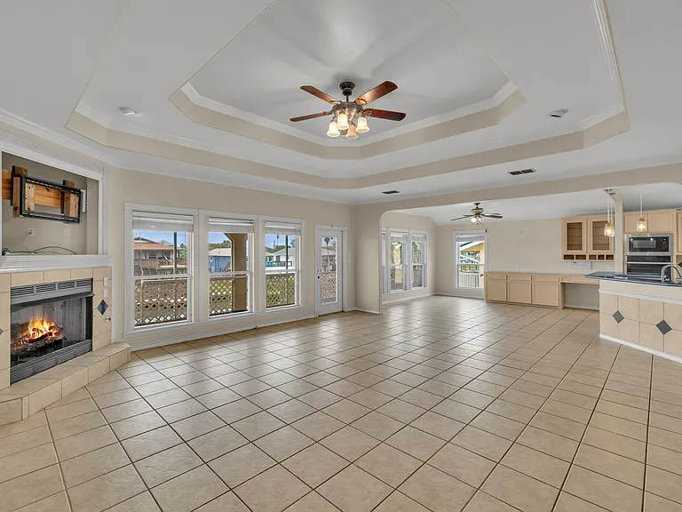 162 Whiteley Dr — Photo 10