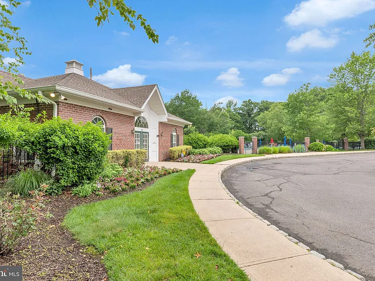 16 Cardiff Ct — Photo 49