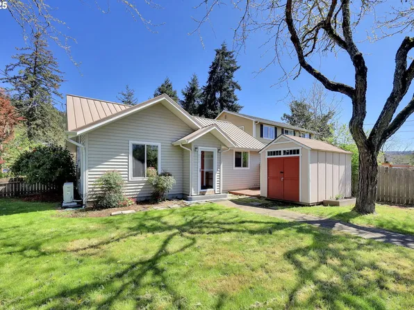 3717 E Amazon Dr, Eugene, OR 97405