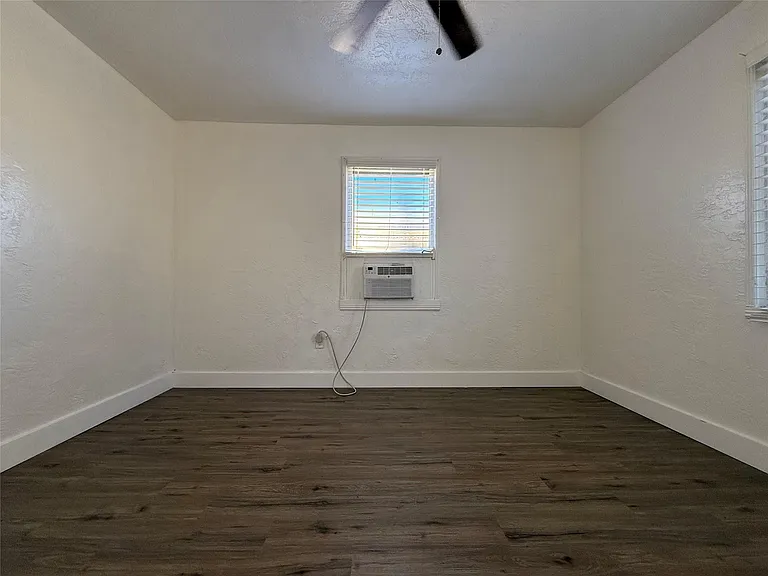 1739 Moffett St #2 — Photo 9