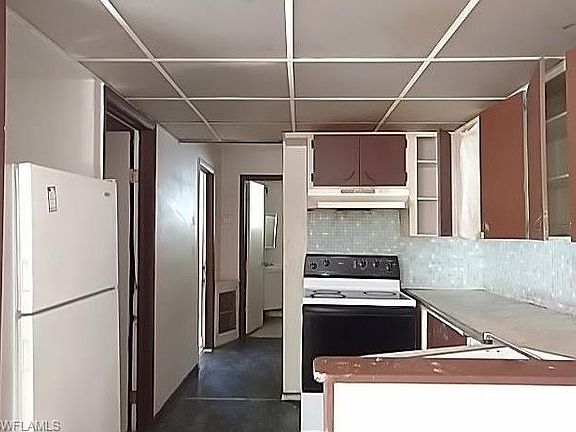5th image of 704 Karlov St