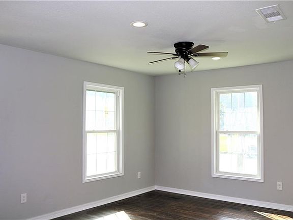 4th image of 3244 Stanley Ave