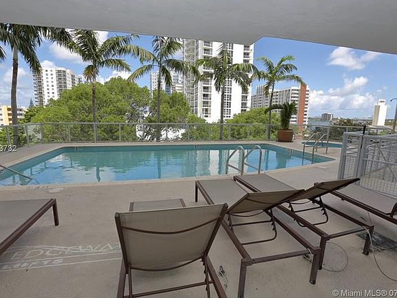 4th image of 2200 NE 4th Ave APT 1005
