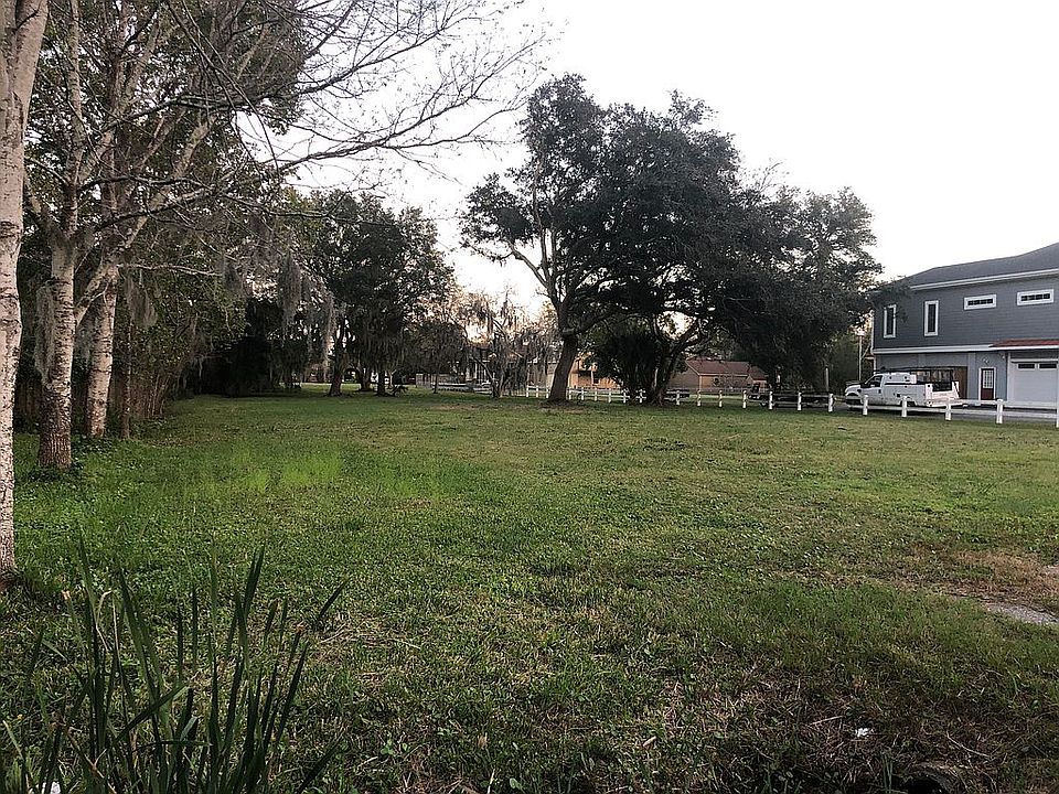 1st image of 366 Parkdale Dr