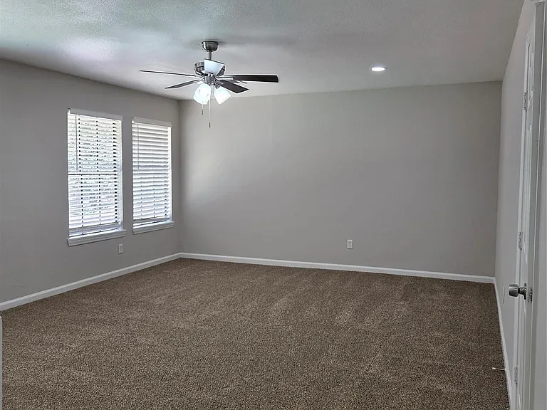 592 River Plantation Dr — Photo 13