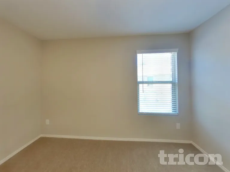 1740 Claireborne Ct — Photo 17