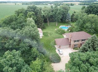 7417 E Maize Rd, Ridott, IL 61067