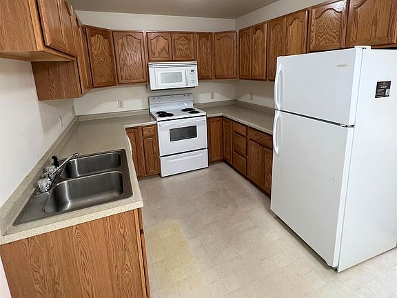 3rd image of 1322 8th Ave NE #5