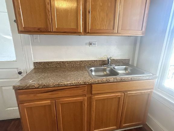 5th image of 727 Linden Ave APT 2