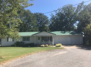 9 Red Bud Ln, Mc Leansboro, IL 62859