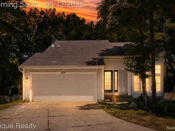 825 Summer Creek Ct SE, Kentwood, MI 49508