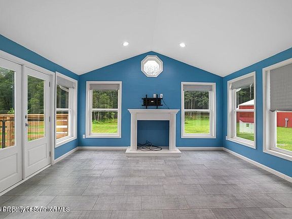4th image of 40 Park Ridge Dr