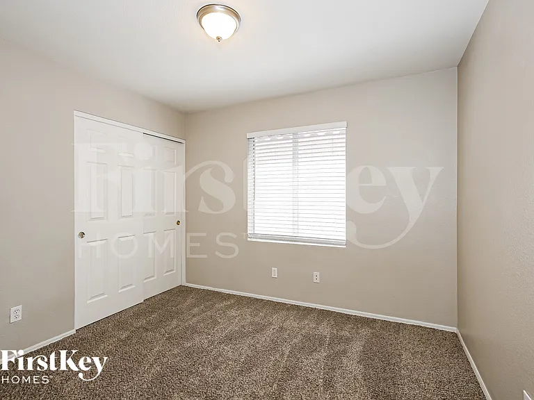 9947 Pioneer Ave — Photo 14