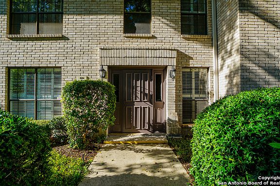 3rd image of 2611 Eisenhauer Rd #1501