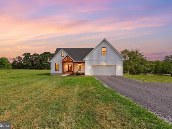 45 Trophy Ct, Kearneysville, WV 25430