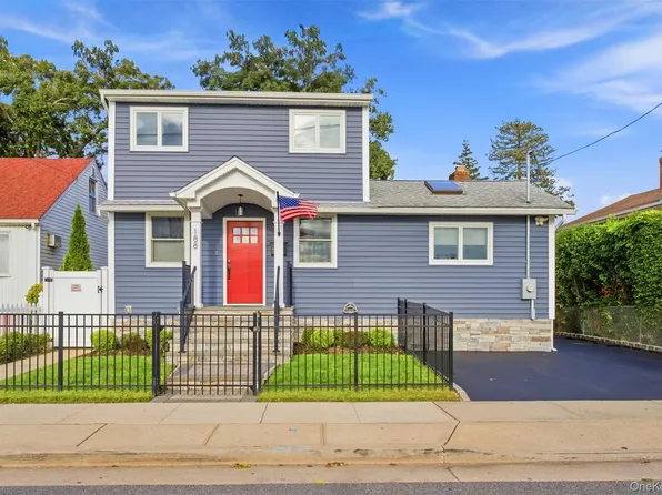 188 S Strong Avenue, Lindenhurst, NY 11757