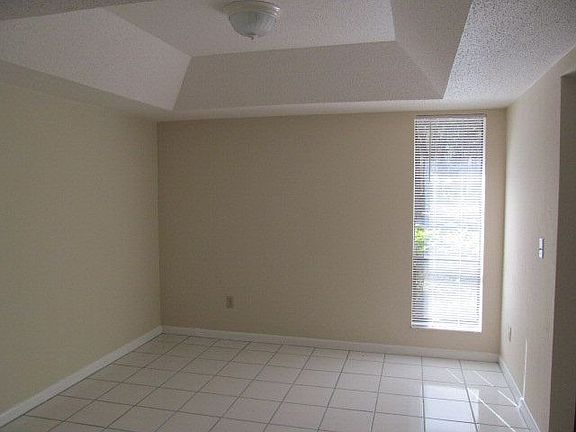 2nd image of 13 Oakmont Ct