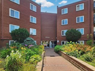 2044 Arrowsmith Dr #101A, Ottawa, ON K1J 7V8