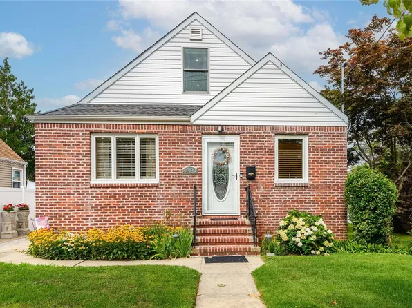 84-20 262nd Street, Floral Park, NY 11001
