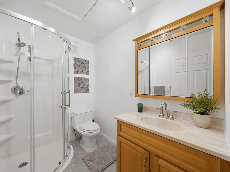 BATHROOM
Updated bathroom with a walk-in shower and essentials to make your stay comfortable and convenient.