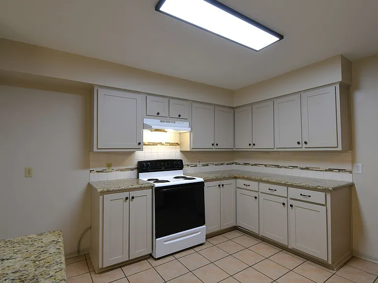 710 Kelli — Photo 6