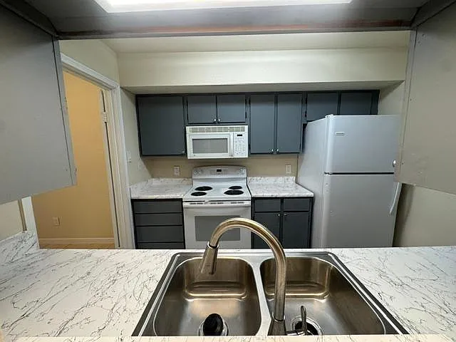 16111 Aspenglenn Dr #908 — Photo 4