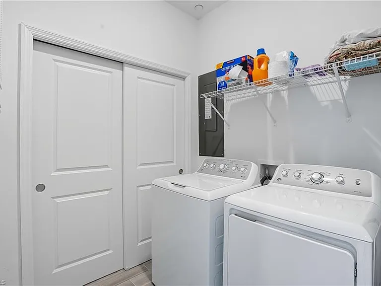 11861 Venetian Lagoon Dr — Photo 29