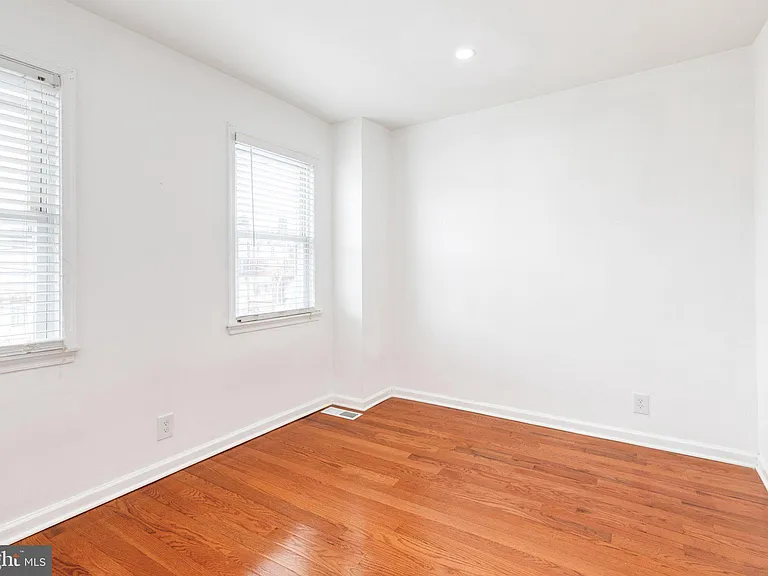 112 N Decker Ave — Photo 25