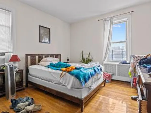14 Van Corlear Place image 6 of 7