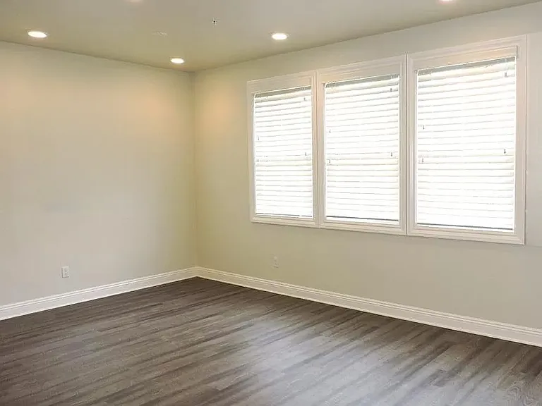 Bright main living area with dimmable LED lighting