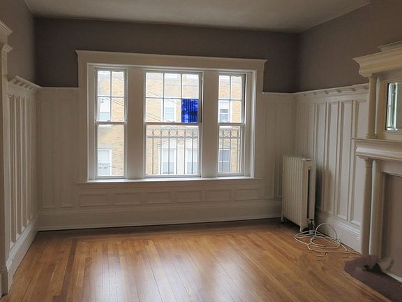 5th image of 39 Strathmore Rd APT 2