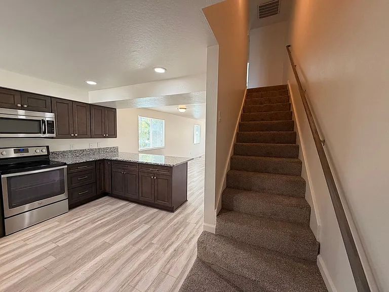 319 Thoma St #B — Photo 9