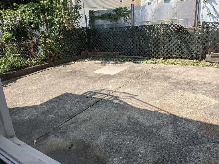 75 Webster Ave #1 — Photo 40