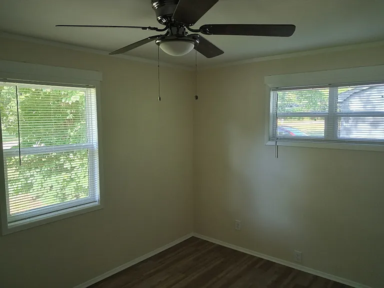 607 Courtland Ave — Photo 6