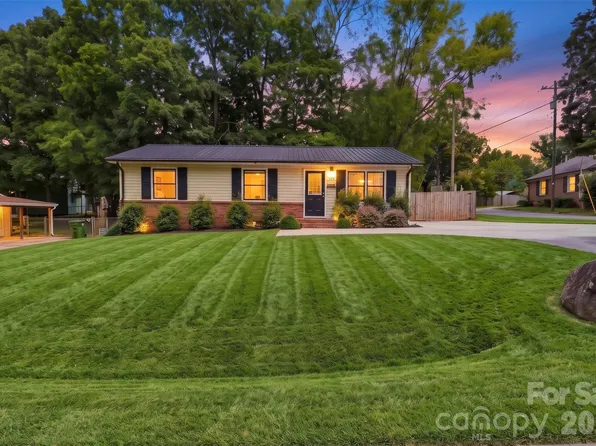 100 W Nims Ave, Mount Holly, NC 28120