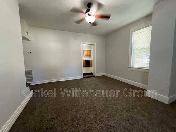 4th image of 821 Edward St