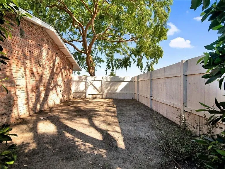 313 Calor Dr — Photo 6