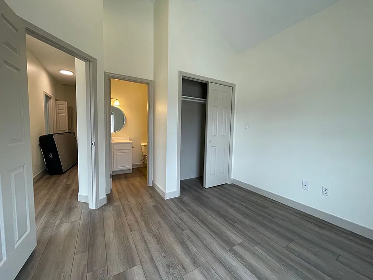 125 N Washington St — Photo 173
