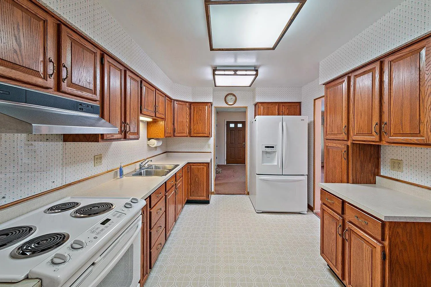 3 bed, 1.5 bath, 1227 sqft, $2,500 — Photo 3