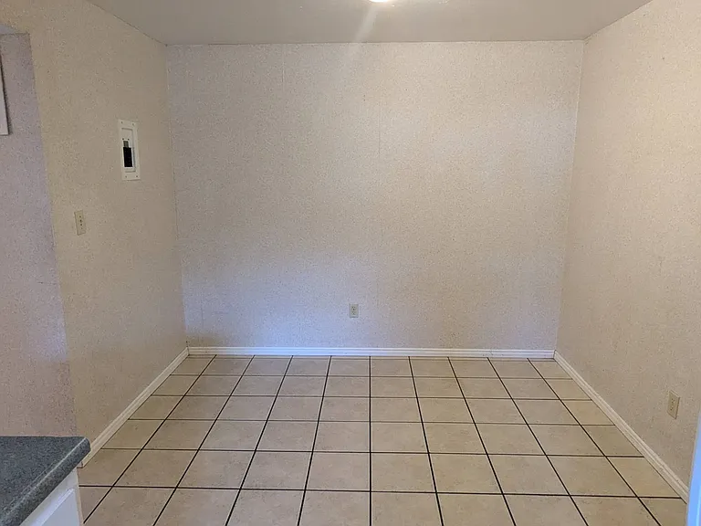 727 E 800 N #4 — Photo 11