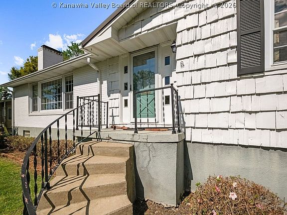 5th image of 1529 Summit Dr