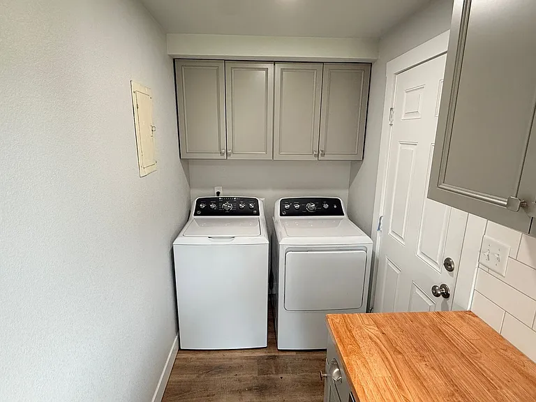 301 S Columbus Ave — Photo 12